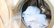 Ten błąd podczas prania sprawia, że ręczniki śmierdzą już po pierwszym użyciu