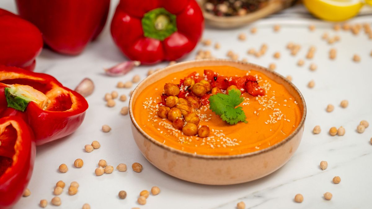 Domowy hummus z pieczoną papryką- Pyszności