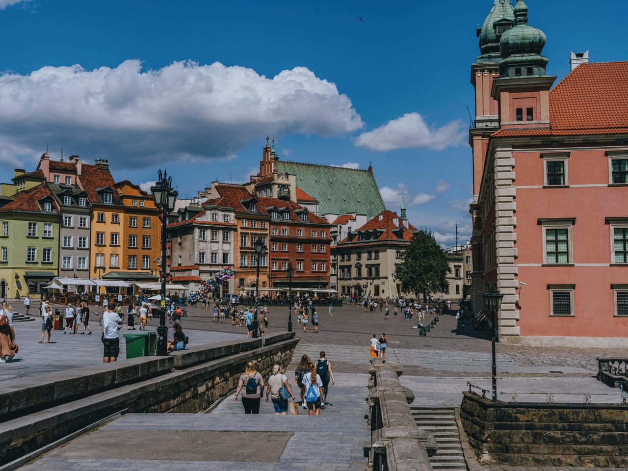 94-latka przyjechała do Warszawy na “spotkanie z koleżanką”. Okazało się, że koleżanki nie ma, a sama nie wie jak wrócić do domu