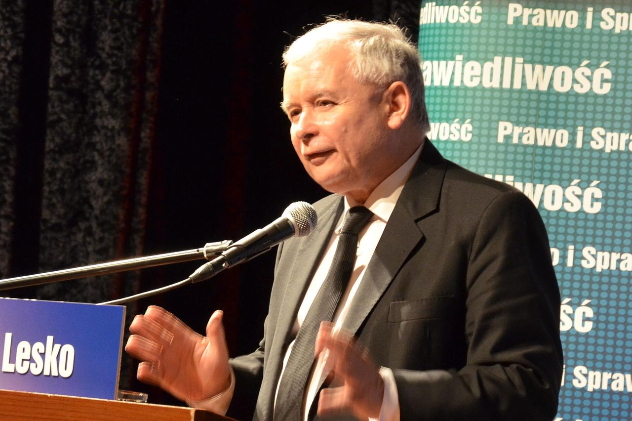 “Totalna korupcja polityczna”. Opozycja o obietnicach prezesa PiS