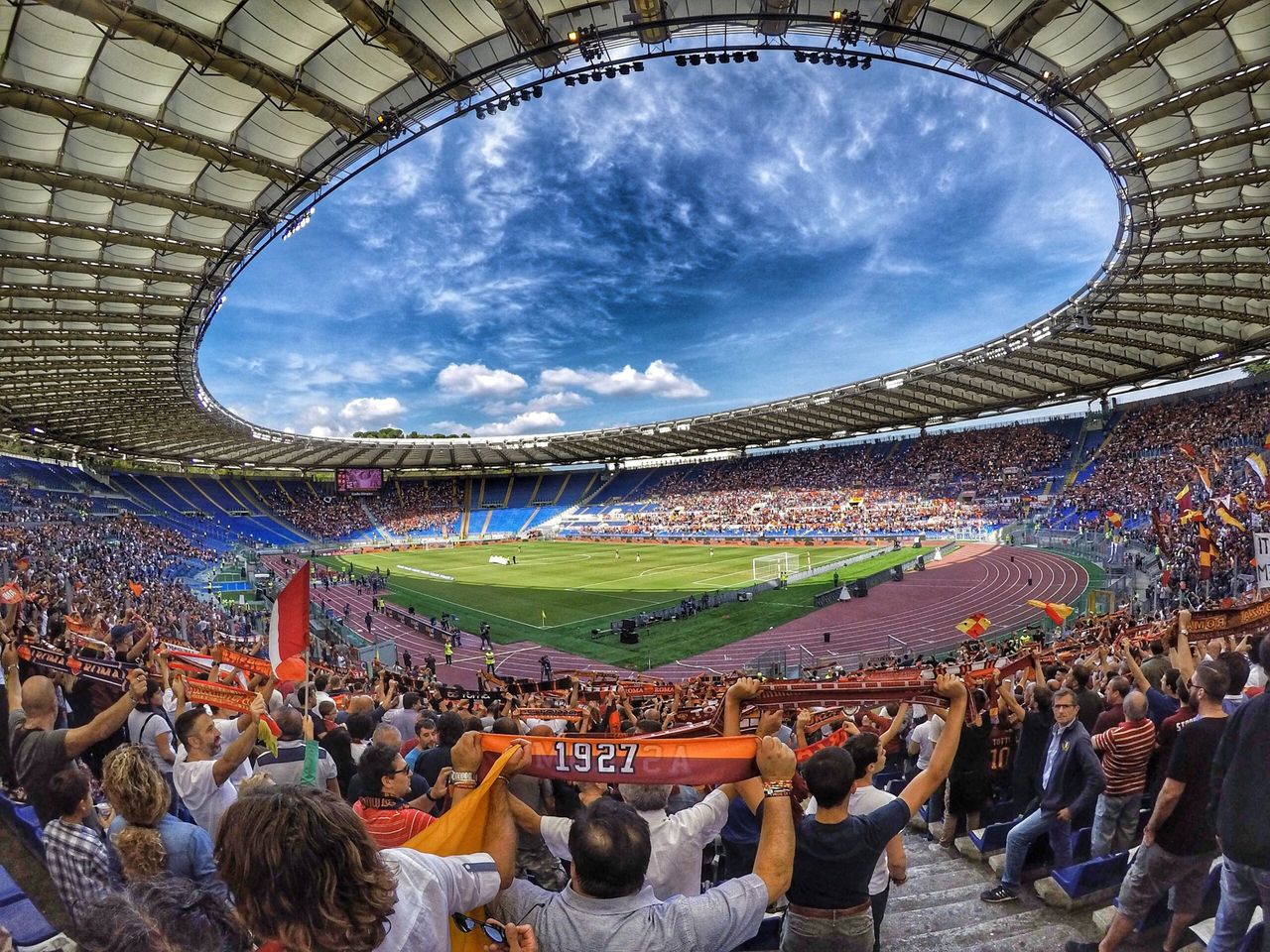 Stadiony piłkarskich mistrzostw świata widziane z kosmosu. Na co najmniej trzech z nich zagrają Polacy