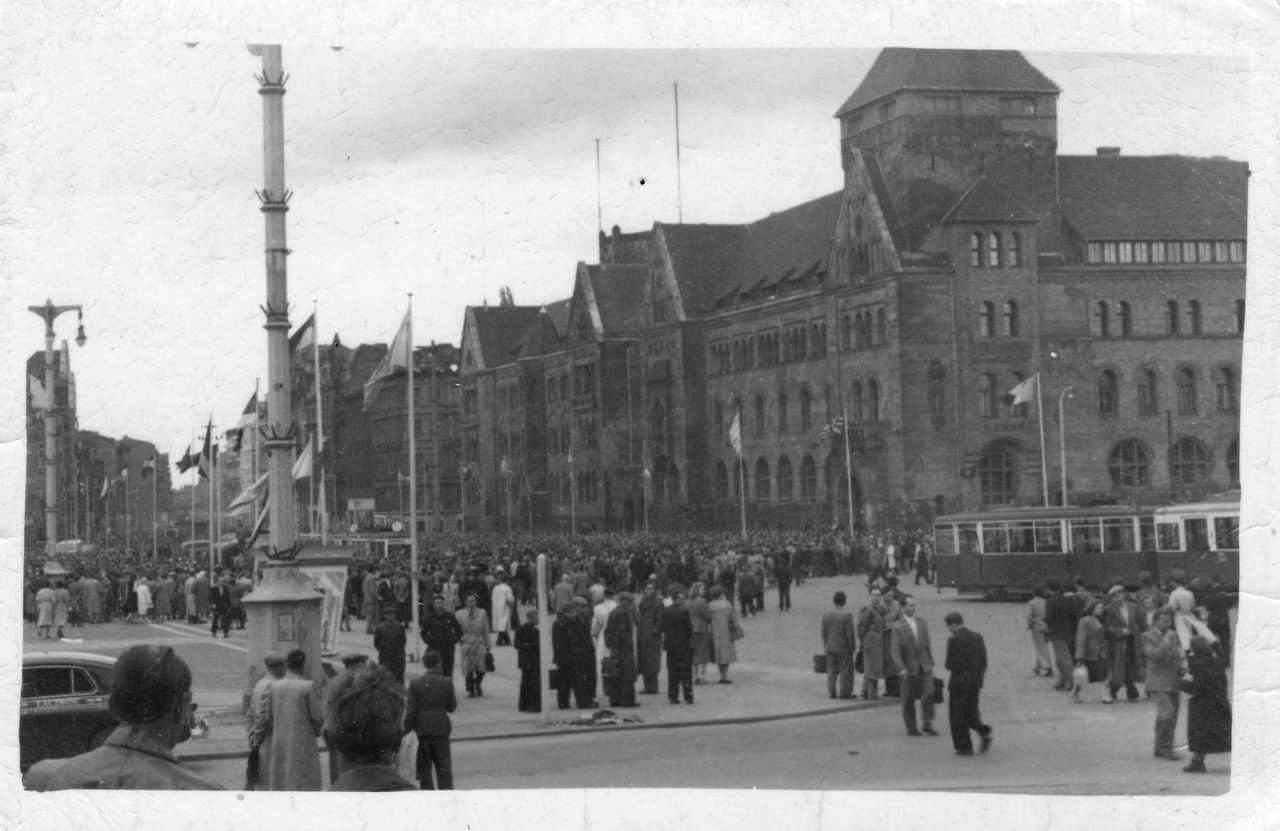 Niepublikowane wcześniej zdjęcia z 28 czerwca 1956 roku