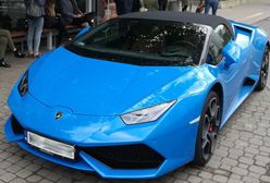 Zaparkował Lamborghini na przystanku. Pasażerowie wysiadali wprost na superauto