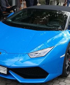 Zaparkował Lamborghini na przystanku. Pasażerowie wysiadali wprost na superauto