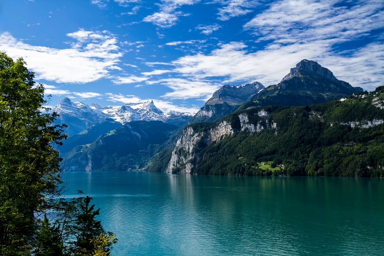 "Czerwony smok" i "Ziemia święta". Rozpoznasz kraj po przydomku?