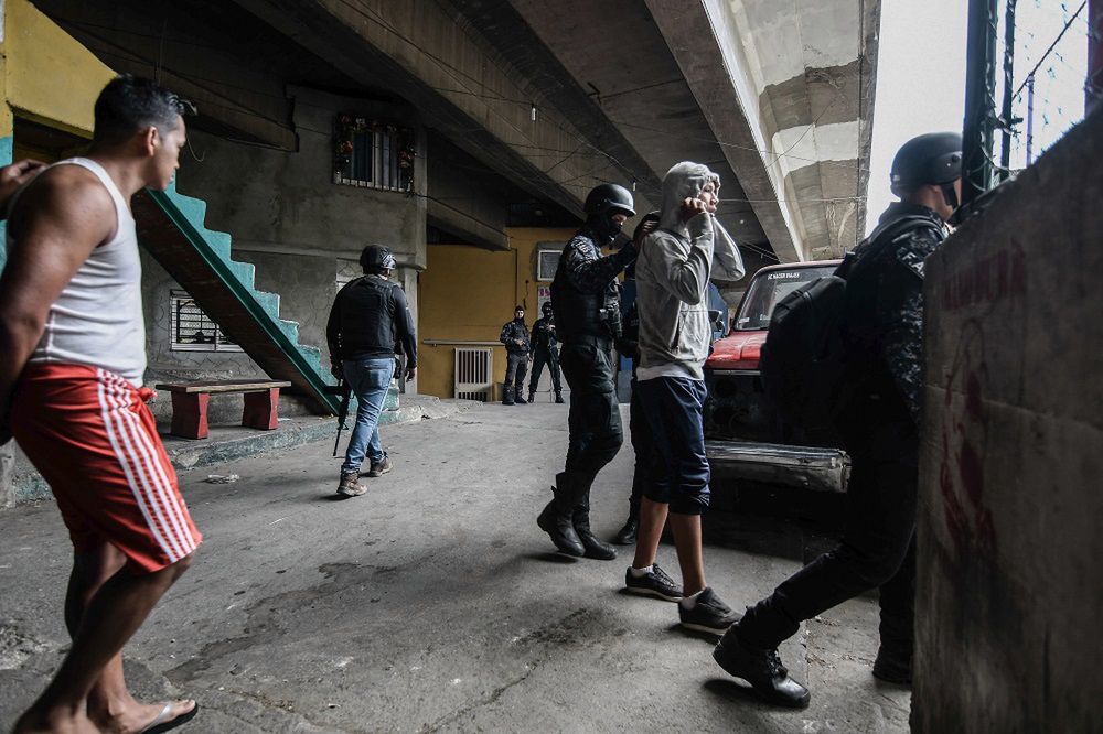 Zaskakujące efekty kryzysu w Wenezueli. Gangsterów nie stać na naboje
