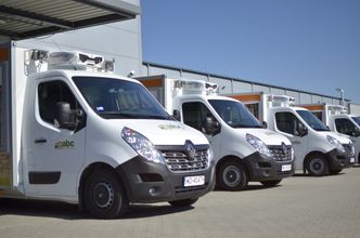 Eurocash szuka pracowników do sklepów "na kołach". Jest ich setka, a ma być więcej