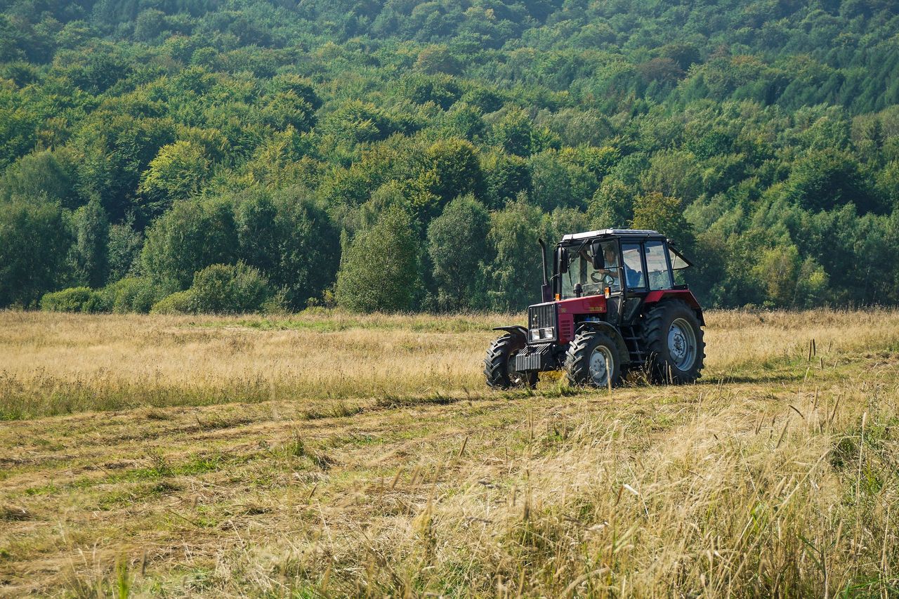 Traktor na polu