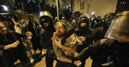 Tłumy na ulicach w Gruzji. Policja użyła gazu pieprzowego