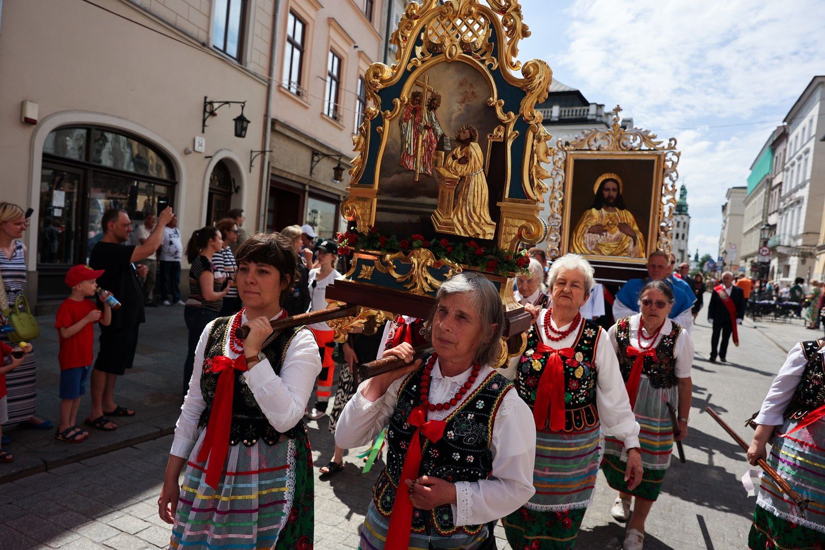 Tak wyglądała ubiegłoroczna procesja Bożego Ciała z Wawelu na krakowski Rynek Główny