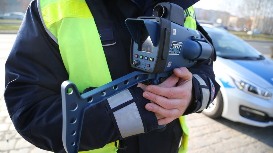 Tarnowska policja potwierdziła, że naczelnik drogówki przekroczył prędkość w Olszynach w gminie Rzepiennik Strzyżewski.