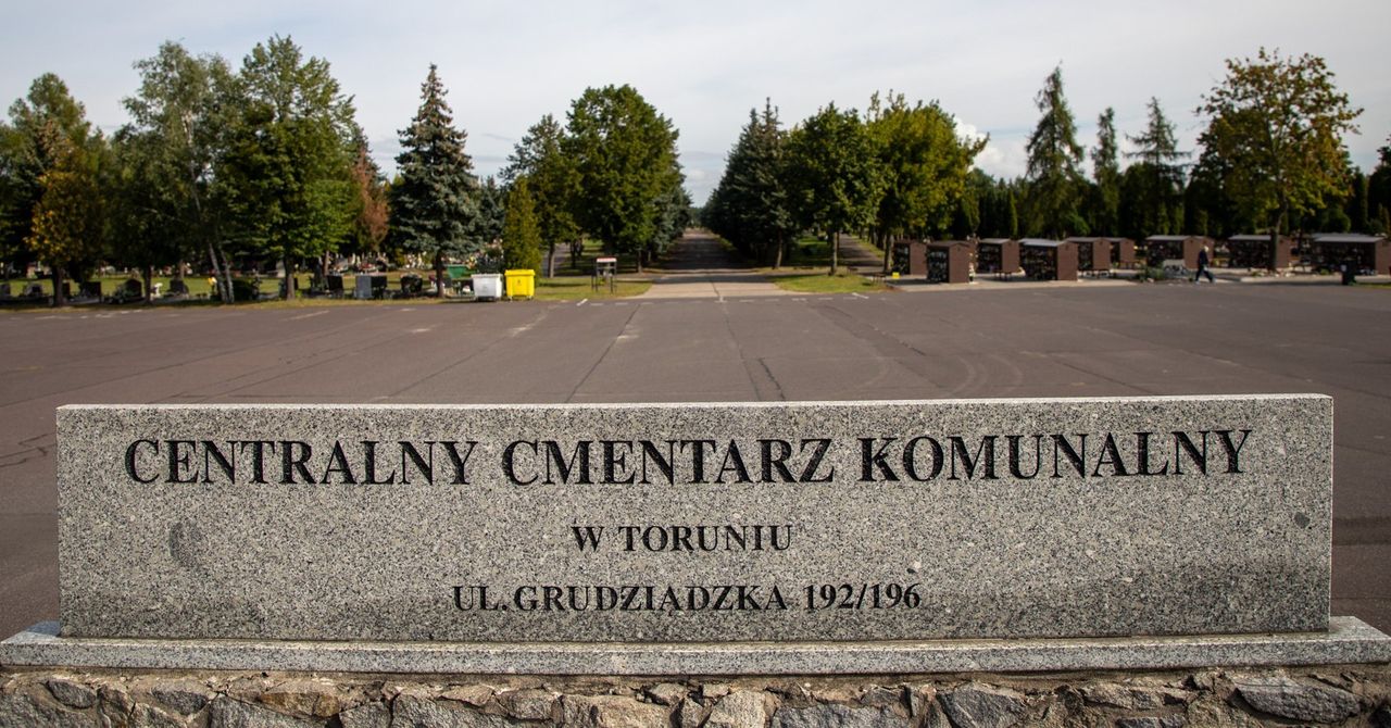 Warszawianin kontra Urbitor. Poszło o opłaty na cmentarzach komunalnych w Toruniu