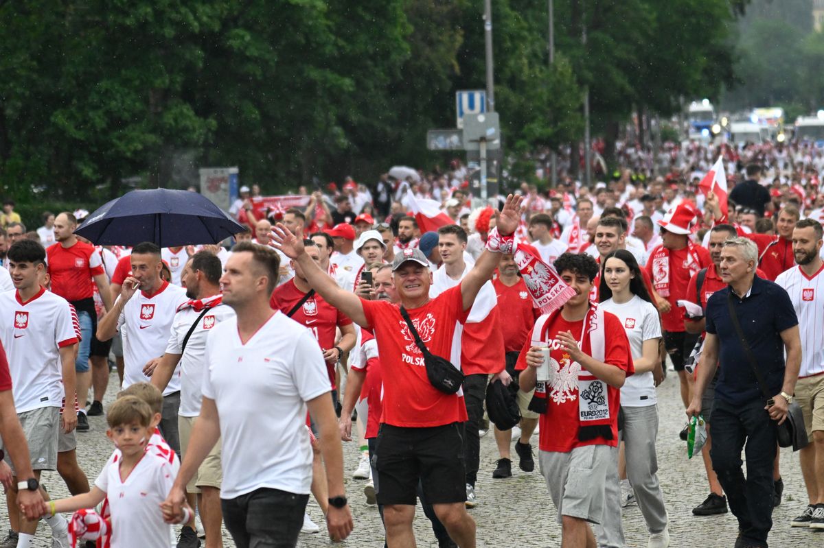 Kibice musieli opuścić strefę kibica przed meczem Polska-Austria