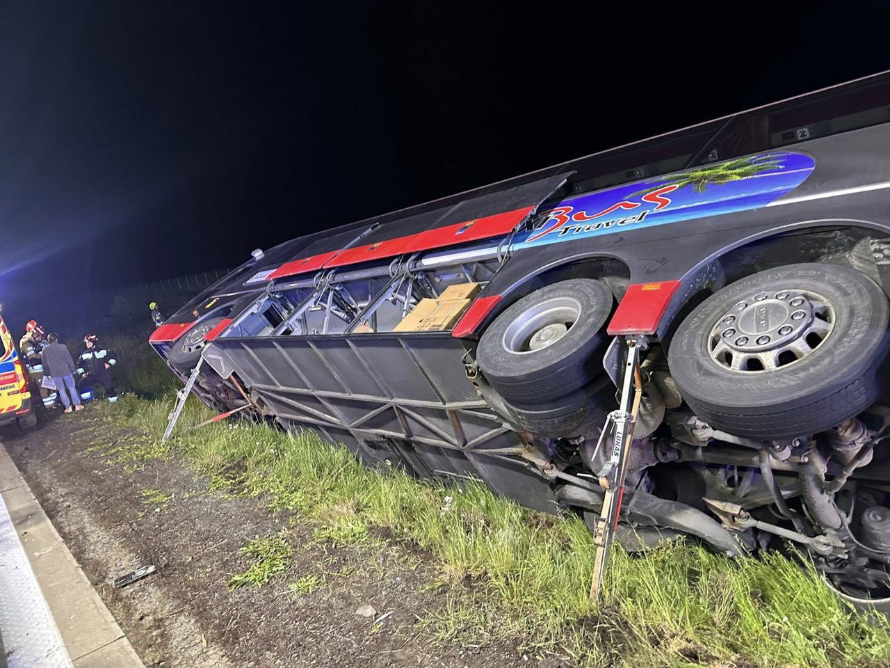 (fot. PSP Jawor) Wypadek autokaru z amerykańskimi żołnierzami 
