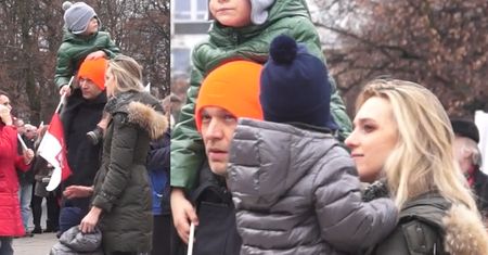 Żebrowski z rodziną na manifestacji KOD-u