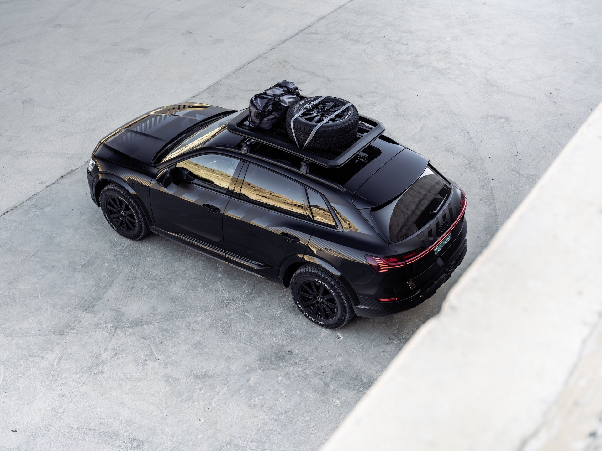 Audi Q8 e-tron edition Dakar