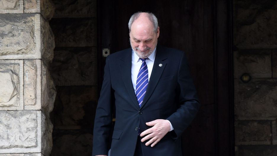 Macierewicz w siedzibie komisji. Robi porządek?