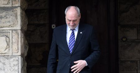 Macierewicz w siedzibie komisji. Robi porządek?