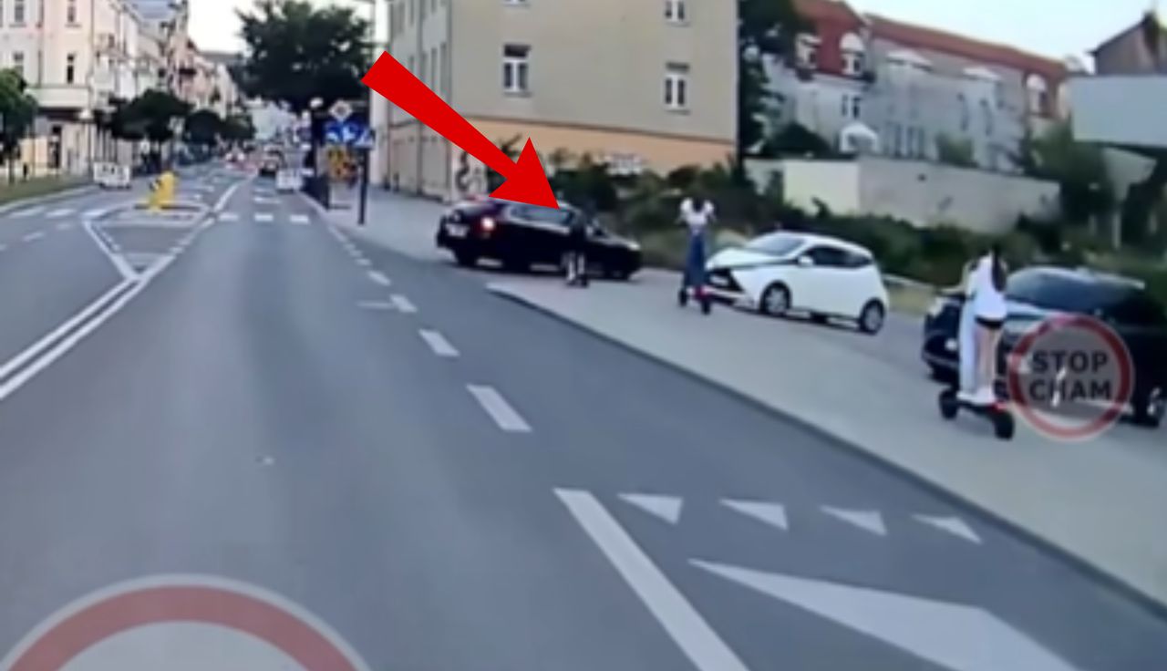 We dwie na hulajnodze. Uchwyciła je kamera. Bolesne zdarzenie