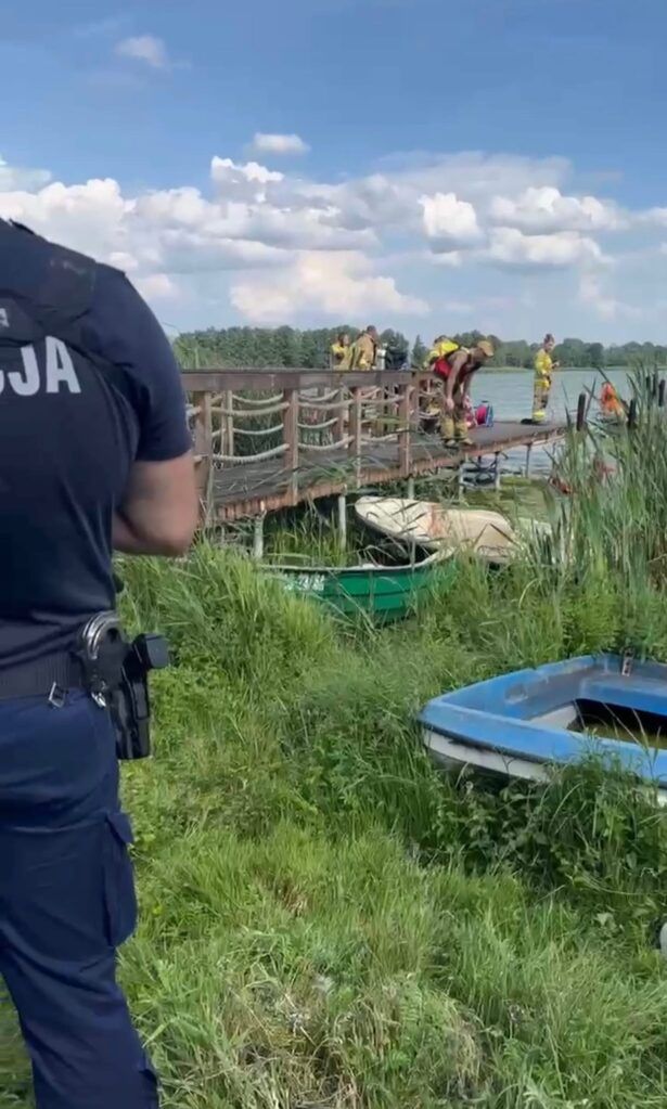 Kolejna tragedia na jeziorze na Mazurach. Nie żyje 31-letni mieszkaniec Warszawy, który wypadł z rowerka wodnego