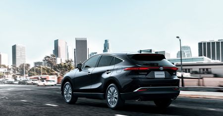 Toyota Harrier to lepsza RAV4, której nie dostaniemy w Polsce