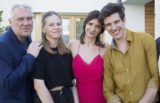 „Miłość na zakręcie” nowym serialem Czwórki. Arlak, Szwed, Strasburger i Stryj w obsadzie