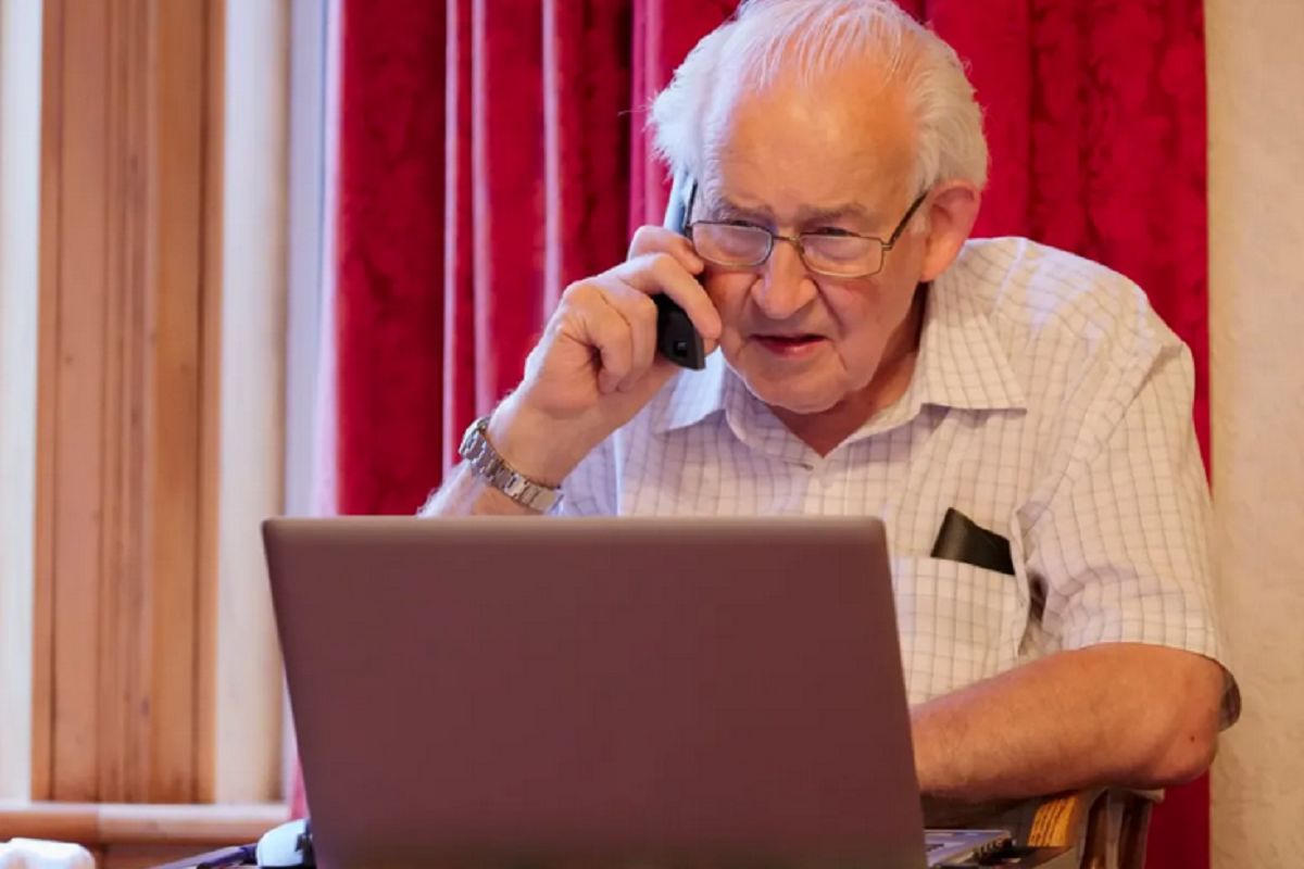 Senior stracił 360 tysięcy złotych. Obiecali mu 300 procent zysku