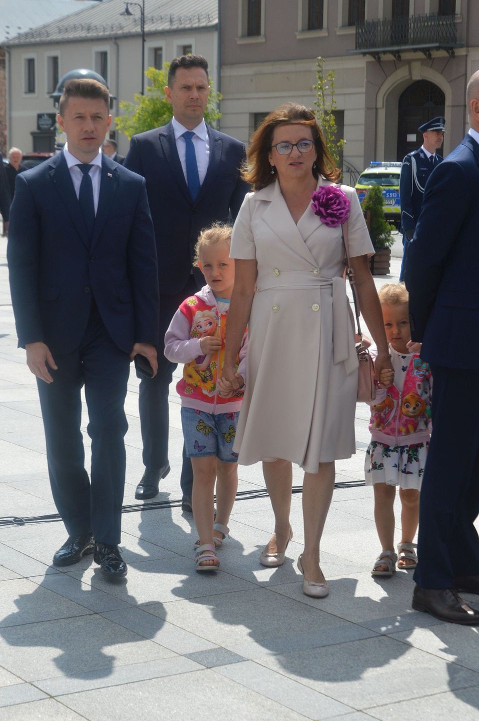 Posłanka Agata Wojtyszek z wnuczkami Natalią i Julią oraz poseł Bartłomiej Dorywalski