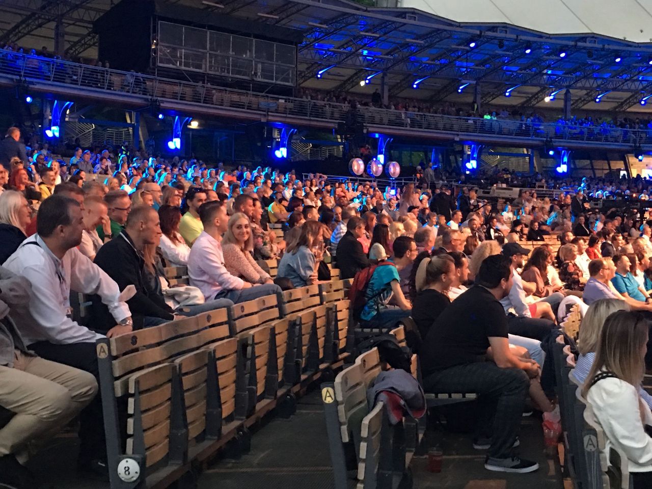 Publiczność podczas pierwszego dnia SuperHit Festivalu