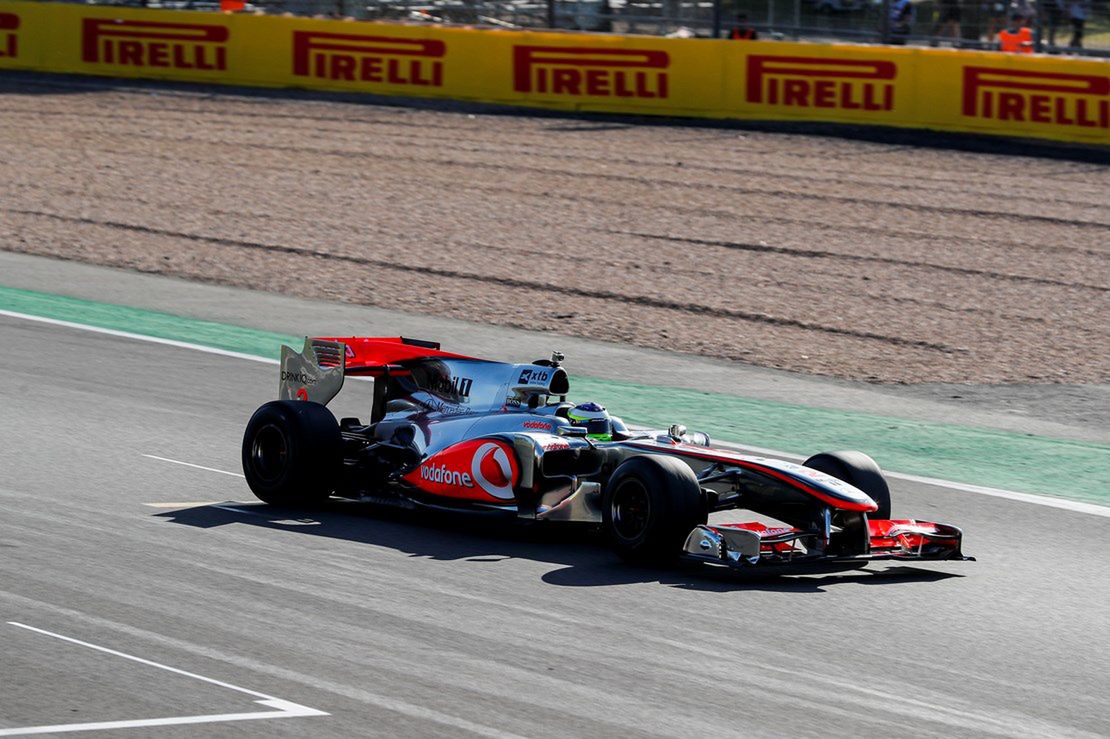 Zwycięski bolid Lewisa Hamiltona z 2010 r. sprzedany na aukcji za niemal rekordową kwotę