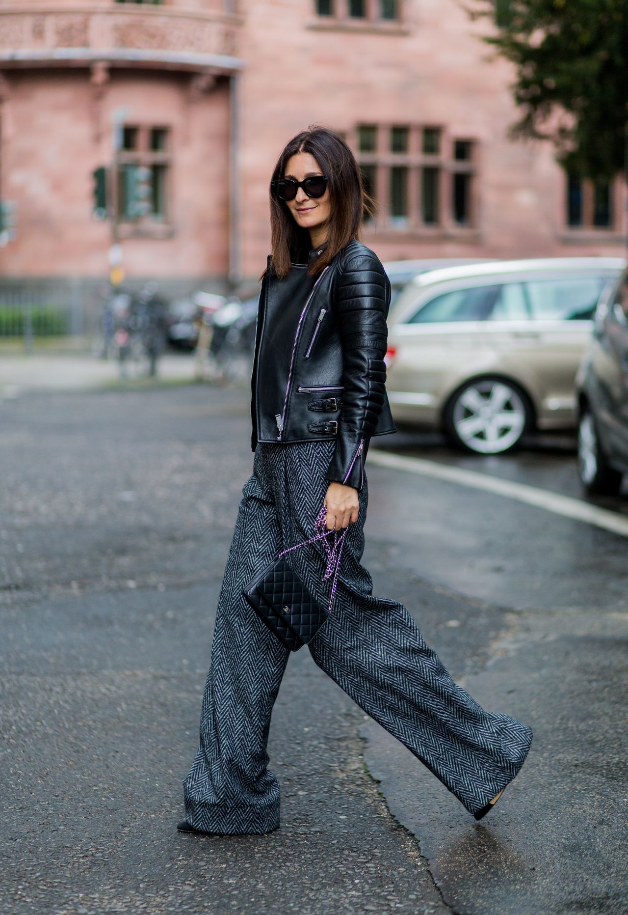 Checkered pants in a herringbone pattern