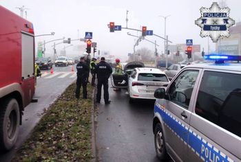 Tychy: Czołowe zderzenie na skrzyżowaniu