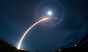 Doszło do "anomalii". Satelita Muska rozpadł się na kawałki