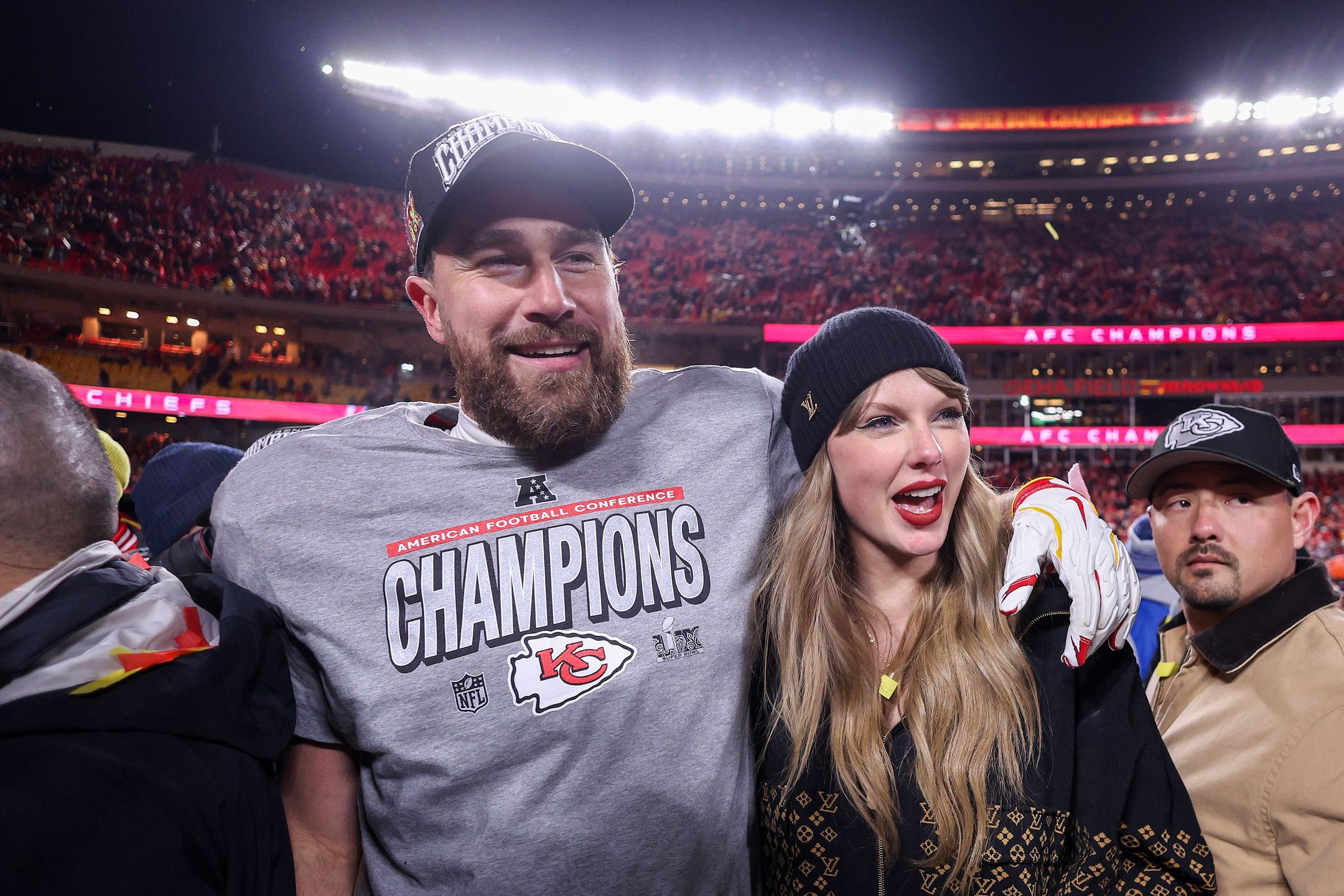 Taylor Swift i jej narzeczony Buffalo Bills v Kansas City Chiefs
