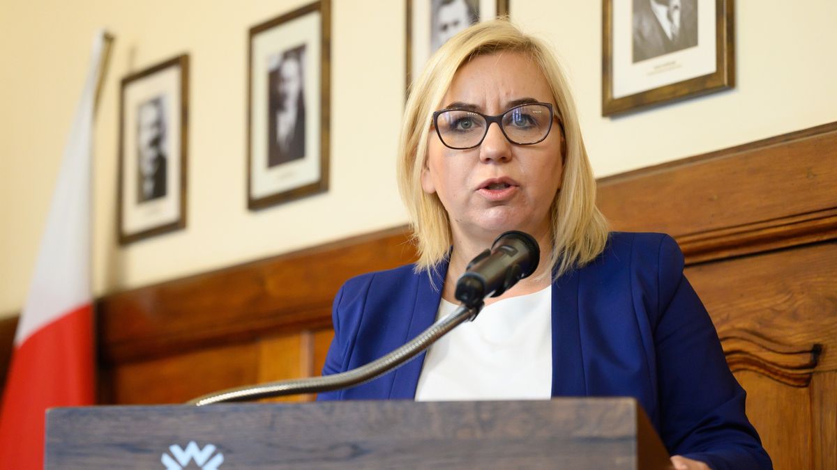  Minister klimatu i środowiska Paulina Hennig-Kloska 