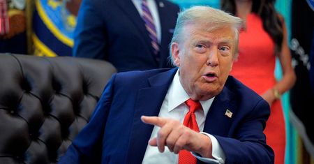 Szwajcarski gigant zagrał na nosie Trumpowi. Stworzył specjalny zegarek