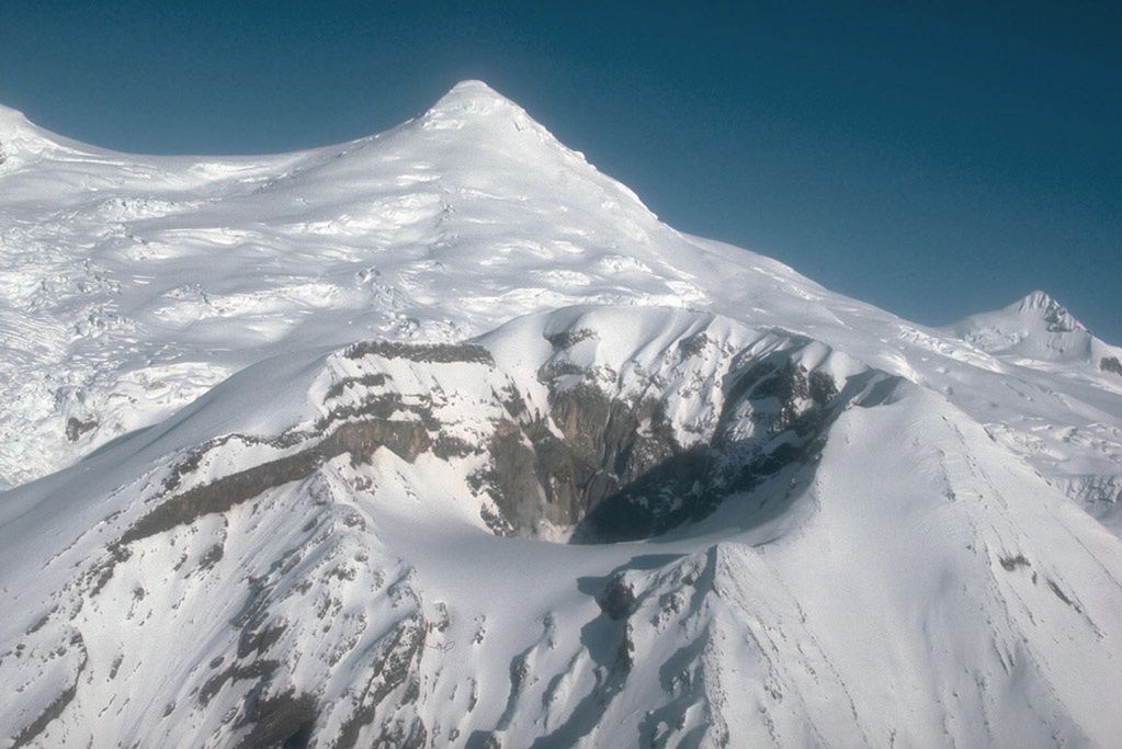 Mount Spurr (3374 m), ein Schichtvulkan in Alaska. Zeigt wieder Aktivität.