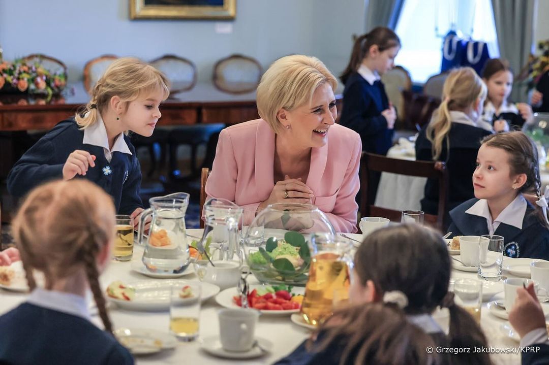 Agata Duda na spotkaniu z uczennicami szkoły podstawowej