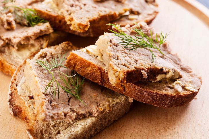 Ten pasztet nie potrzebuje ani grama mięsa. Grzyby dodają mu głębi