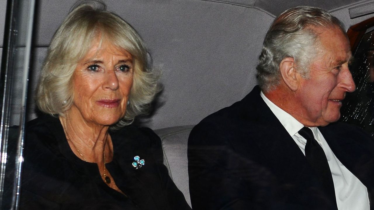 Rodzina królewska w żałobie. Karol i Camilla przesłali wzruszające kondolencje
