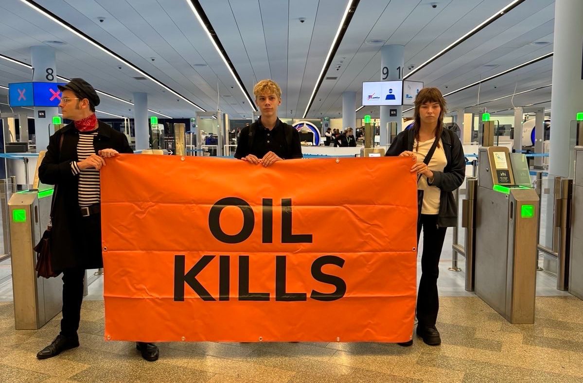 Climate activists disrupt Cologne Airport in 'Oil Kills' protest