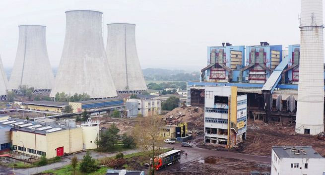 „Elektrownia - wielkie wyburzanie” i „Sam tata i pełna chata” jesiennymi nowościami Polsat Play