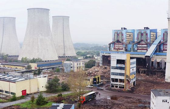 „Elektrownia - wielkie wyburzanie” i „Sam tata i pełna chata” jesiennymi nowościami Polsat Play