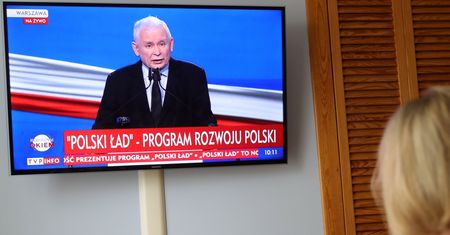 Członek KRRiT ujawnia. "132 godziny dla PiS i godzina dla Konfederacji"