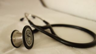 Atak na lekarkę w Koszalinie. 45-latek usłyszał zarzuty