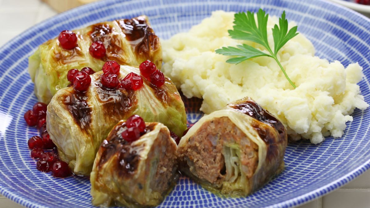 Skandynawskie gołąbki są podawane z borówkami