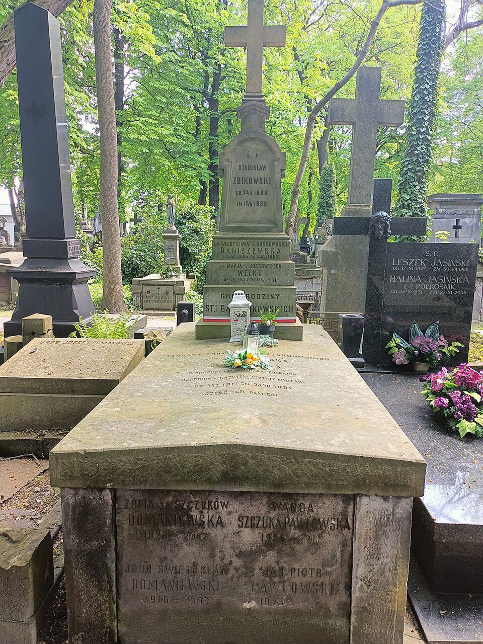 Grób Piotra Pawłowskiego na Starych Powązkach