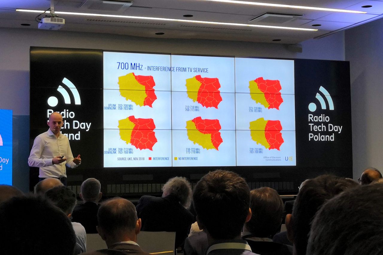 mapa interferencji w paśmie 700 MHz, prezentuje Marcin Cichy, prezes UKE