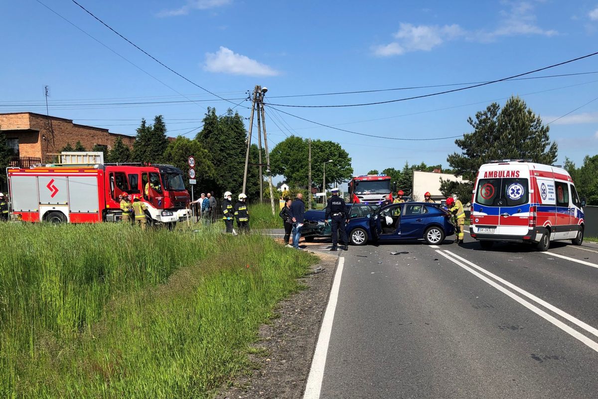 Śląsk. Dwie osoby, w tym 2,5 letnie dziecko ucierpiało w wypadku w Gaszowicach.