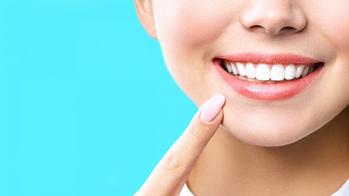 Zębina to tkanka znajdująca się pod szkliwem w koronie zęba i pod cementem w obrębie jego szyjki i korzenia